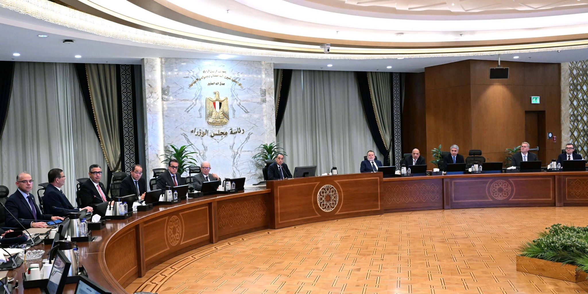 لجنة إدارة الأزمات توصي بتعليق قرار غلق المحلات فى أعياد الأقباط