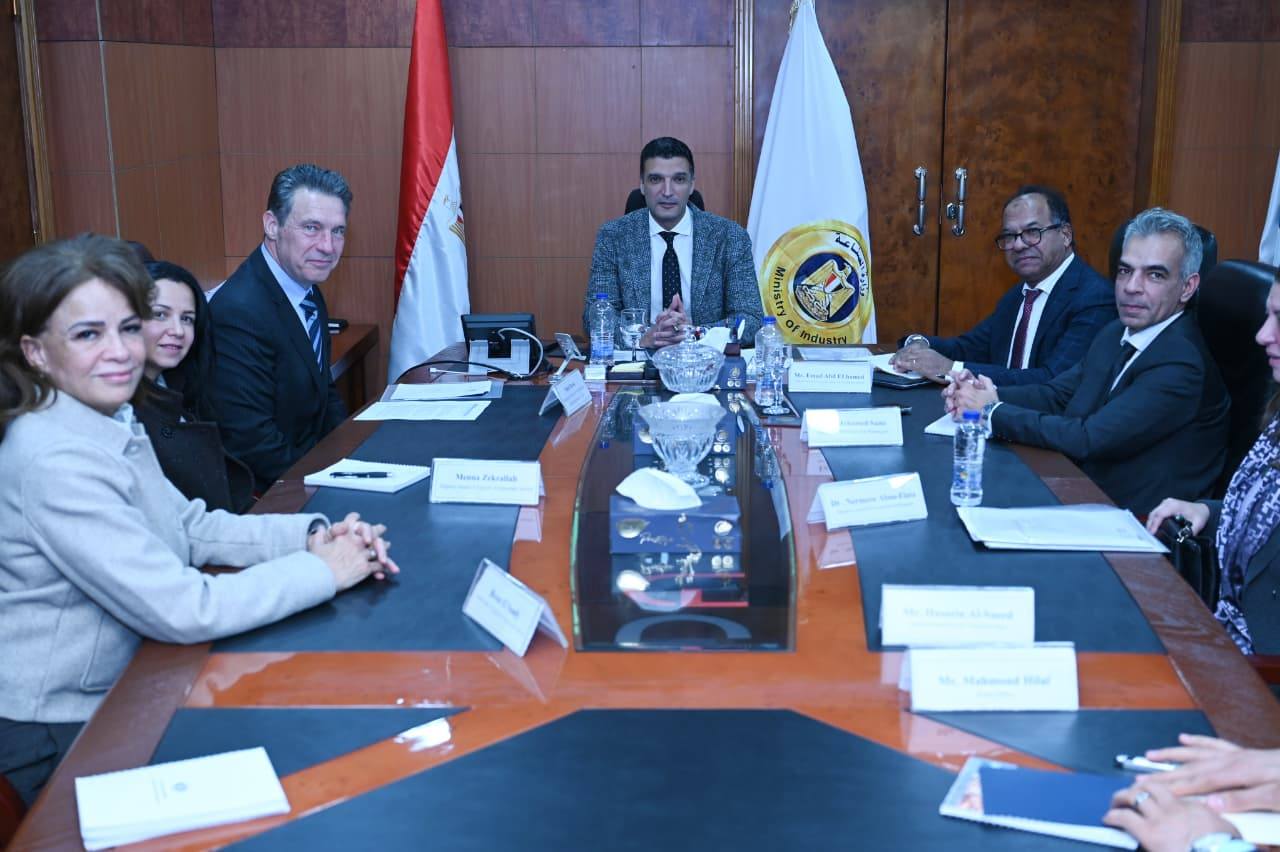 وزير الصناعة