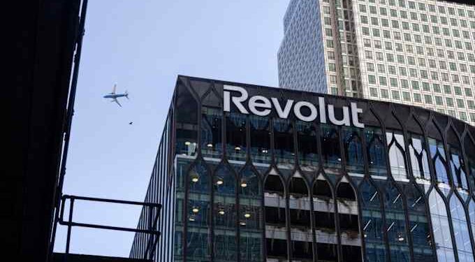 ريفولوت البريطانية