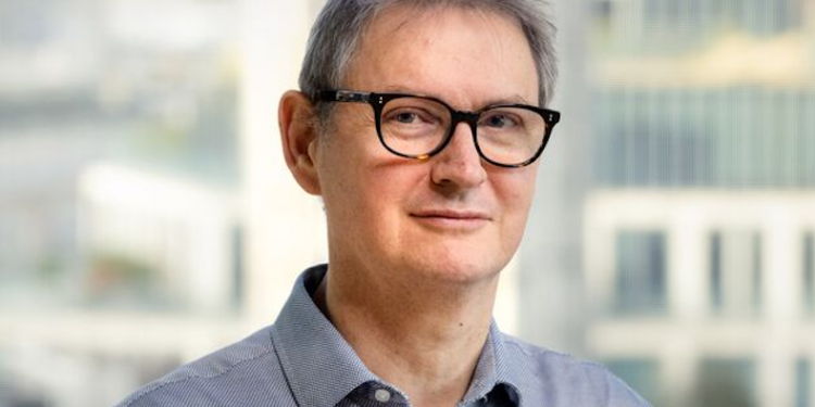 ماثيو بروكر، كاتب مقالات رأي لدى بلومبرج