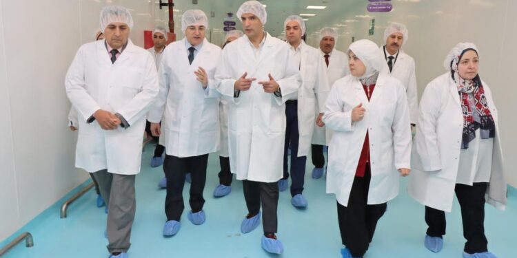 وزير الصناعة