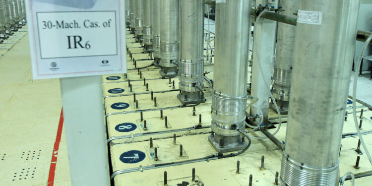أجهزة الطرد المركزي في منشأة نطنز لتخصيب اليورانيوم بوسط إيران، والتي تعرضت لأضرار، المصدر صحيفة ذا نيويورك تايمز.