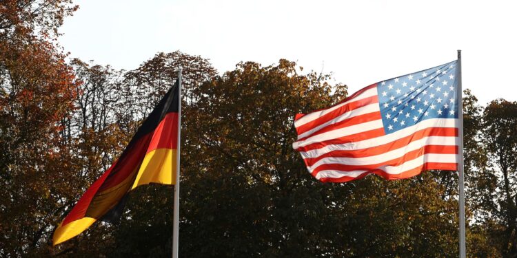 علمي أمريكا وألمانيا، رويترز.