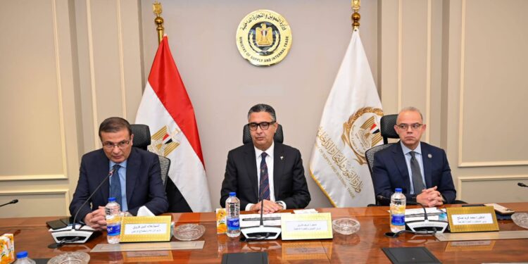 الحكومة تؤكد أهمية تعزيز دور بورصة السلع لضبط الأسواق وتحقيق الشفافية