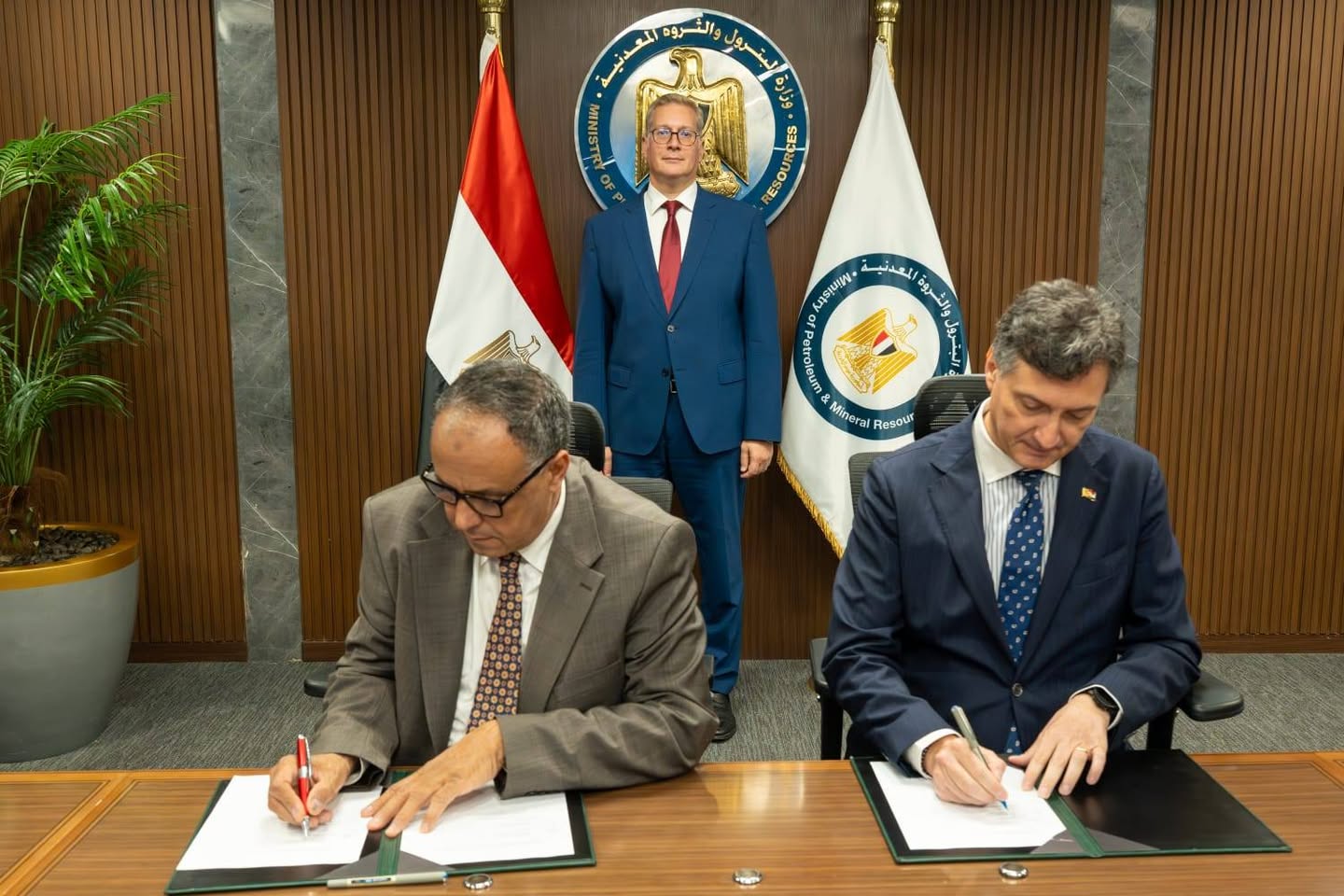 وزير البترول يشهد توقيع مذكرة نوايا مع «إيني» لتجديد الالتزام بمنطقة شمال بورسعيد