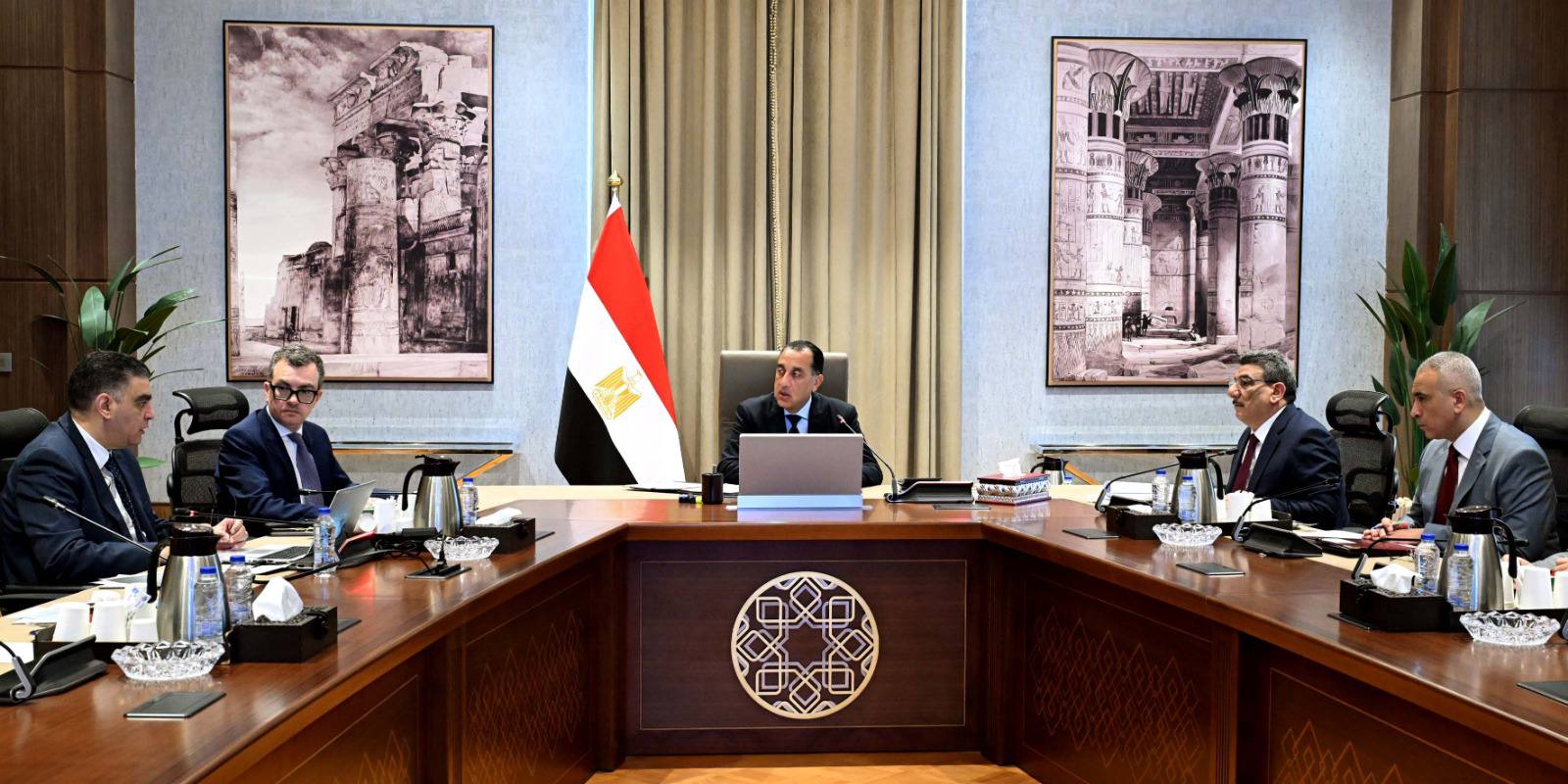 رئيس الوزراء يتابع الموقف المالي لهيئة الشراء الموحد وسداد مستحقات الشركات