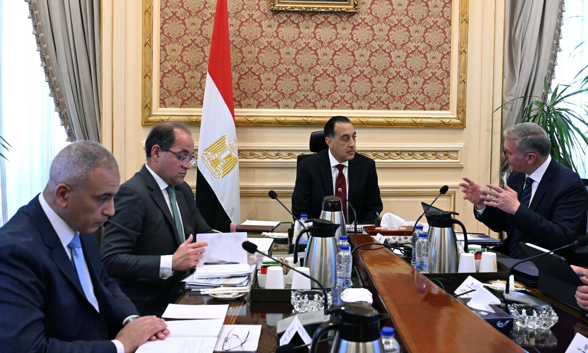 رئيس الوزراء يتابع موقف توفير التمويل اللازم لتكوين مخزون منتجات بترولية استراتيجي