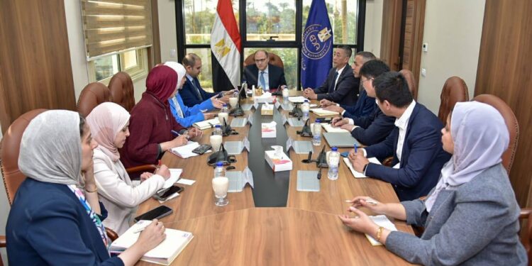 250 مليون دولار استثمارات صينية لتوطين صناعة الزجاج البوروسيليكاتي الصيدلاني بمصر