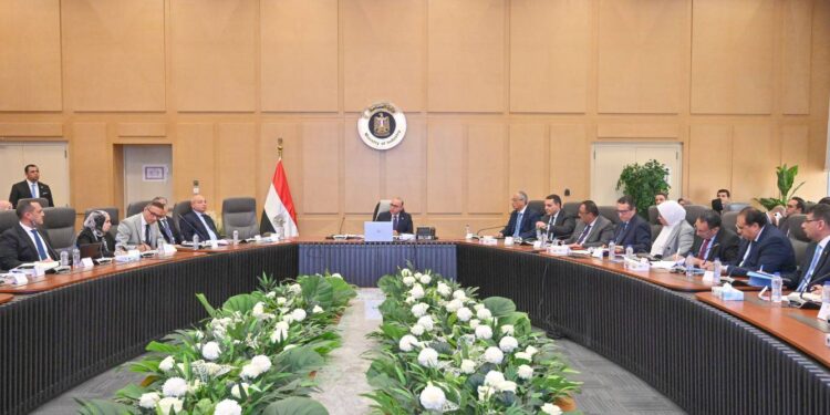 الحكومة تناقش مقترحات لزيادة التعاون الاقتصادي والاستثماري مع كوريا الجنوبية