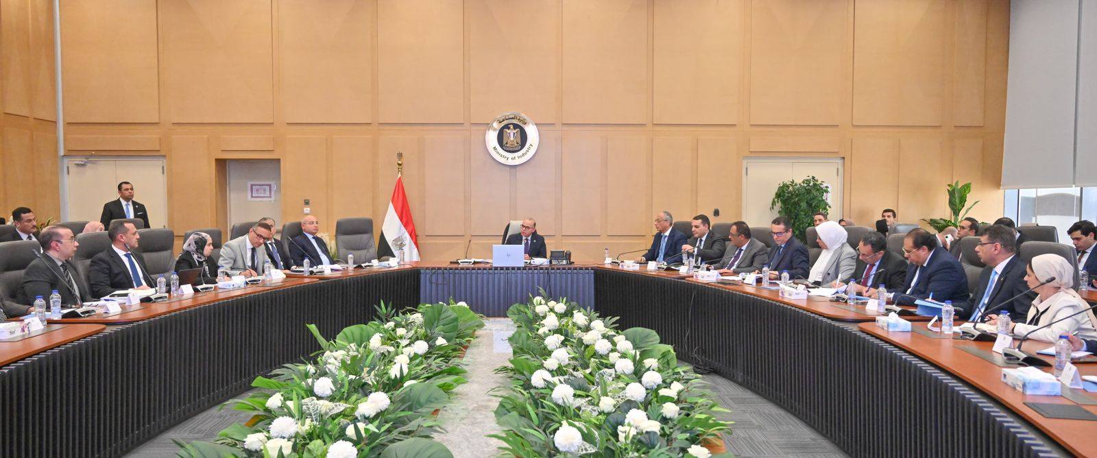 الحكومة تناقش مقترحات لزيادة التعاون الاقتصادي والاستثماري مع كوريا الجنوبية