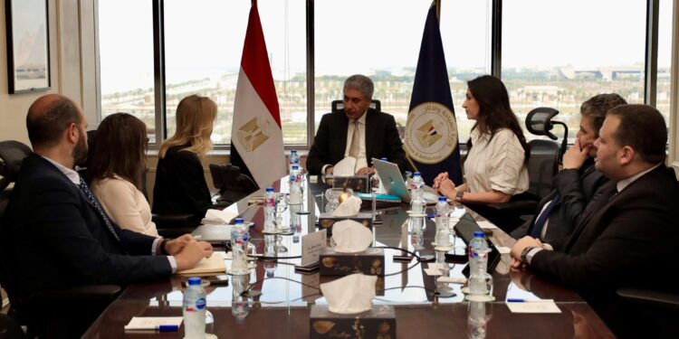 مصر تتعاون مع "فيزا" لتعزيز منظومة الدفع الإلكتروني في قطاع السياحة