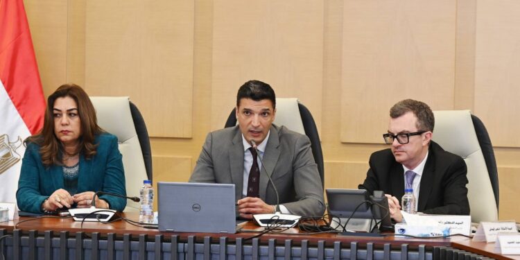 الحكومة تبحث خطة تنفيذ مشروع القرى المنتجة