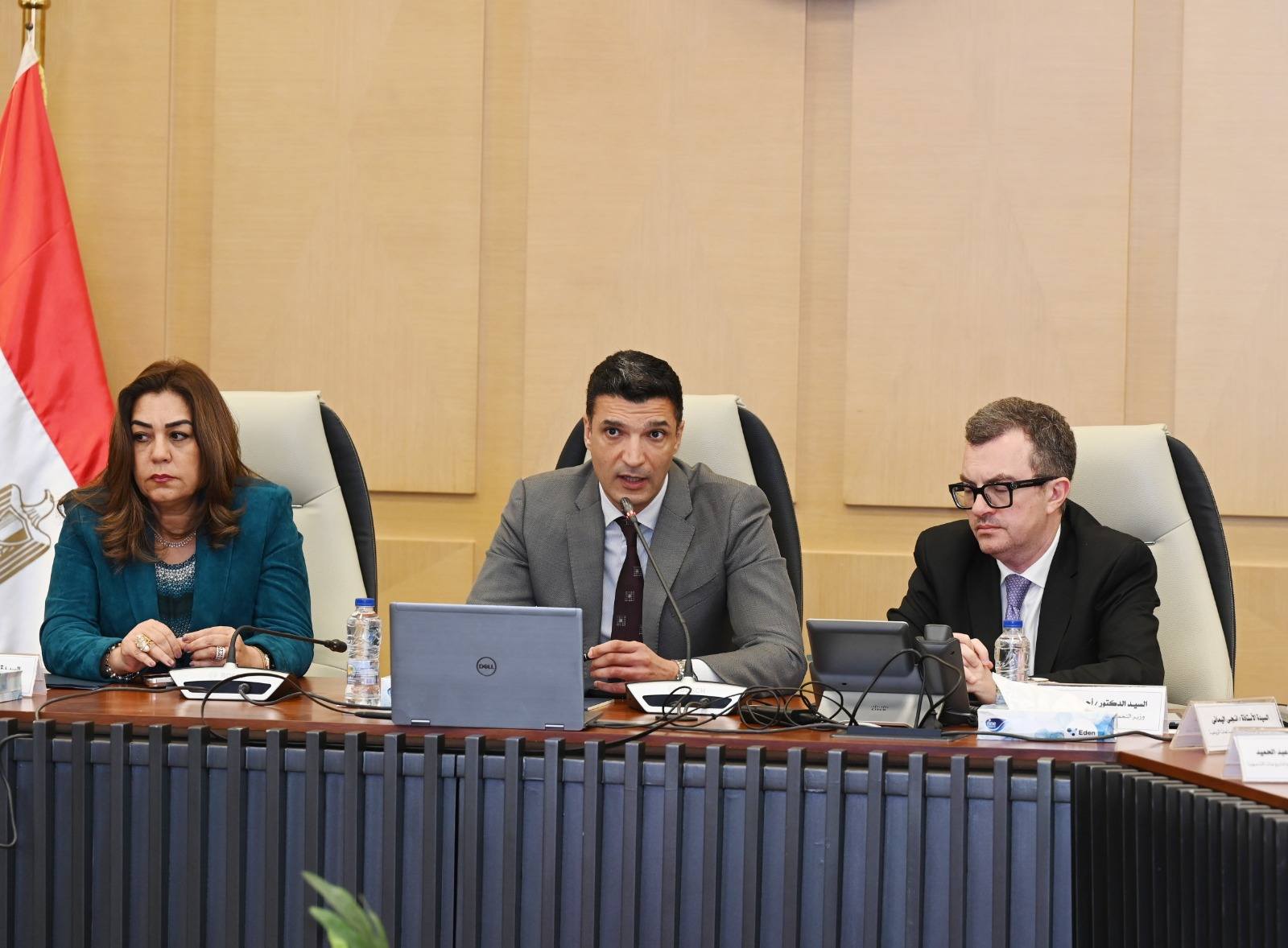 الحكومة تبحث خطة تنفيذ مشروع القرى المنتجة