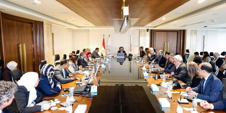 مصر تبحث مع البنك الدولي دعم جهود الحكومة في تحسين كفاءة إدارة الاستثمارات