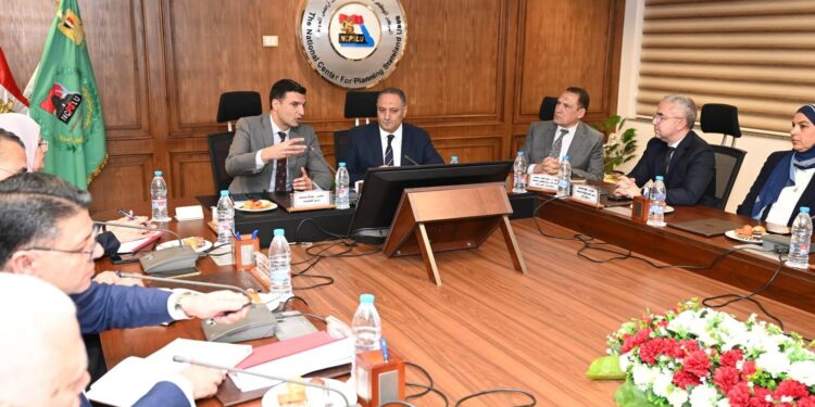 الحكومة تبحث آليات حوكمة منظومة طرح الأراضي الصناعية