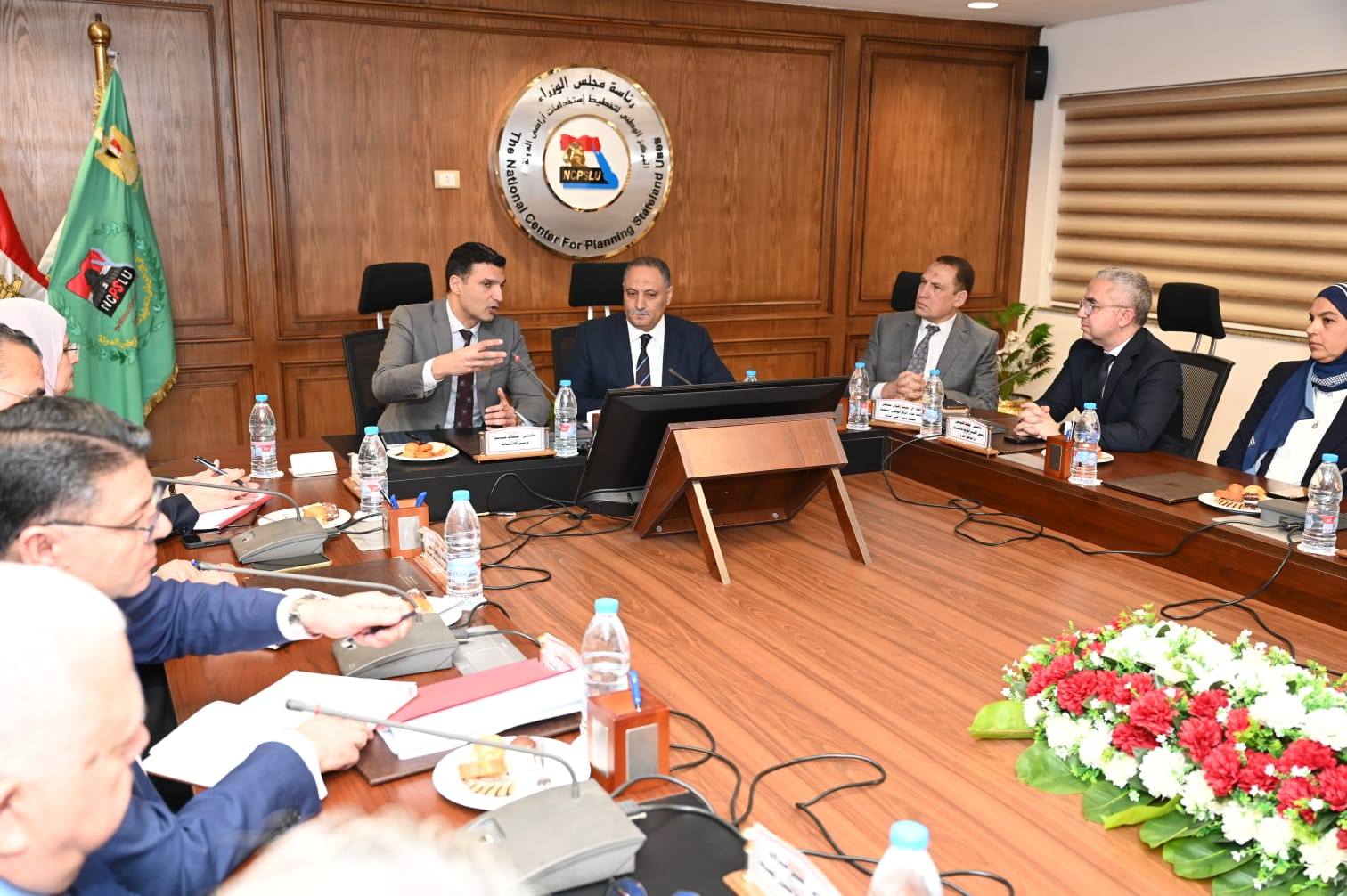 الحكومة تبحث آليات حوكمة منظومة طرح الأراضي الصناعية