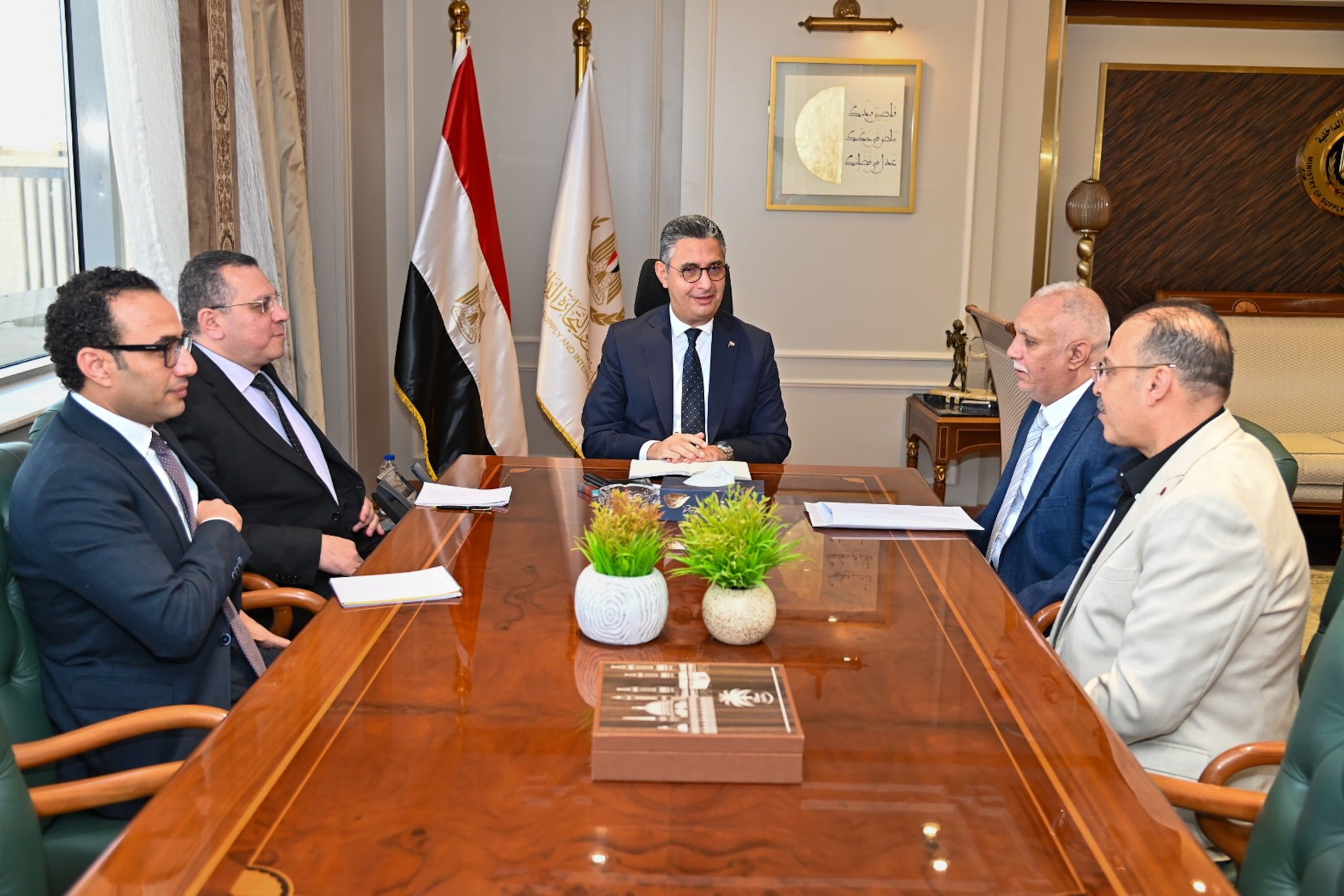 وزير التموين يبحث تعزيز كفاءة منظومة "البدالين"