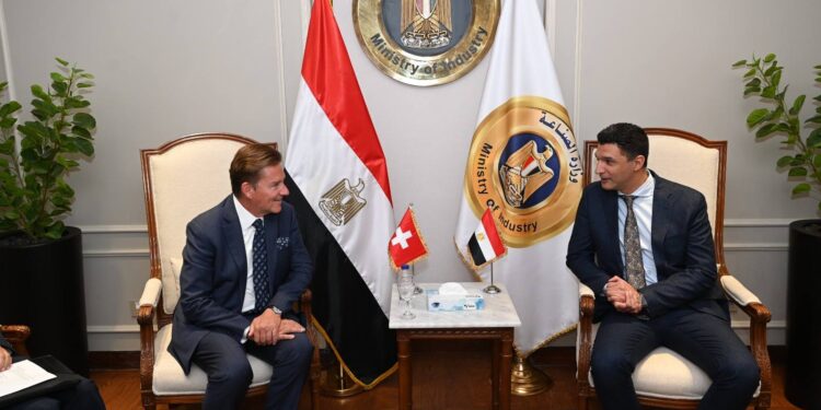 مصر وسويسرا تبحثان تعزيز التعاون للوصول إلى مرحلة الشراكة الصناعية