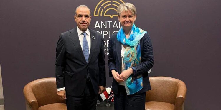 مصر وبريطانيا تبحثان تعزيز العلاقات في مختلف المجالات