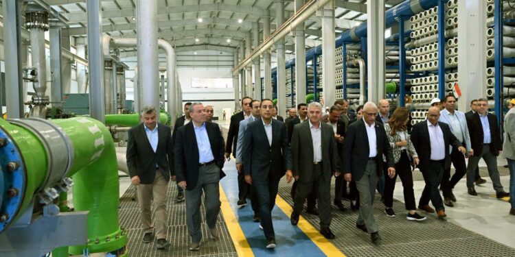 رئيس الوزراء: التوسع في إقامة مشروعات تحلية المياه بالتعاون مع الشركات العالمية