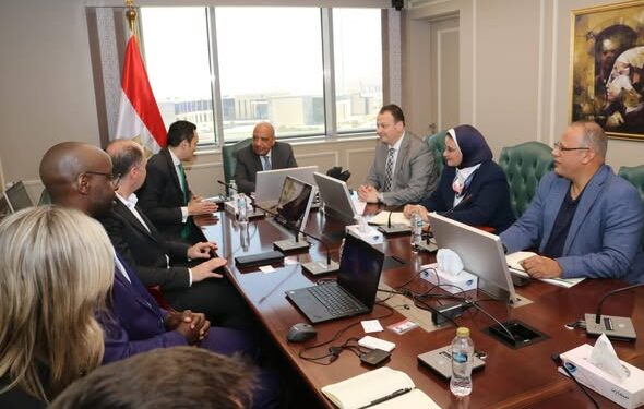 "الكهرباء" تبحث مع "سكاتك" مستجدات تنفيذ مشروعات طاقة متجددة بقدرة 3100 ميجاوات