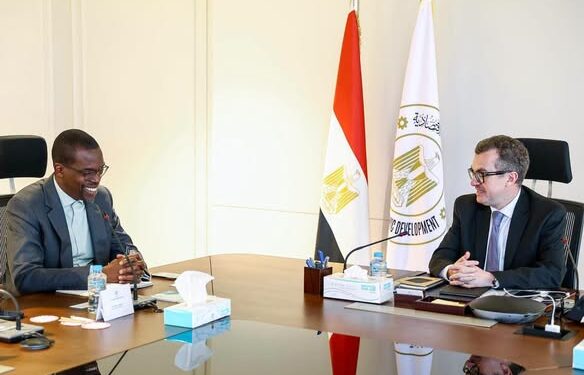 مصر تبحث مع 