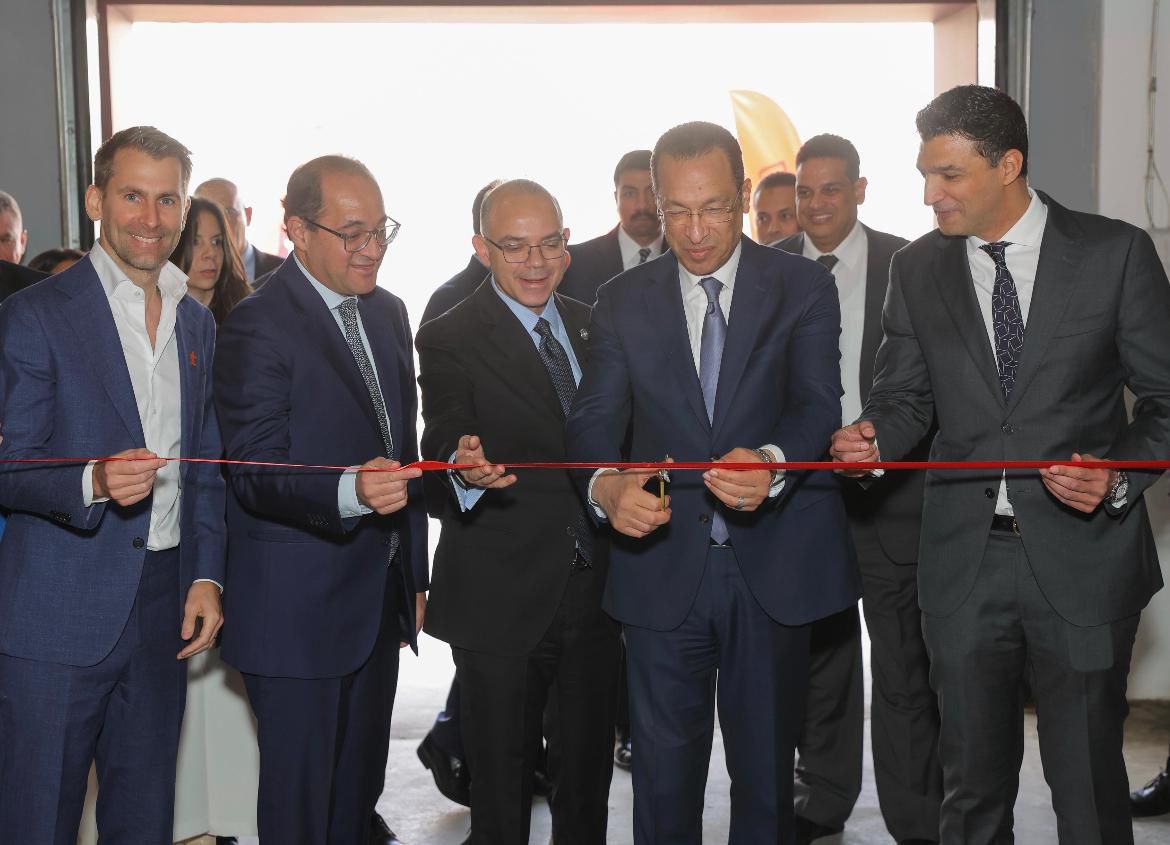 وزير الاتصالات يفتتح أكبر مركز توزيع لـ"طلبات" في الشرق الأوسط