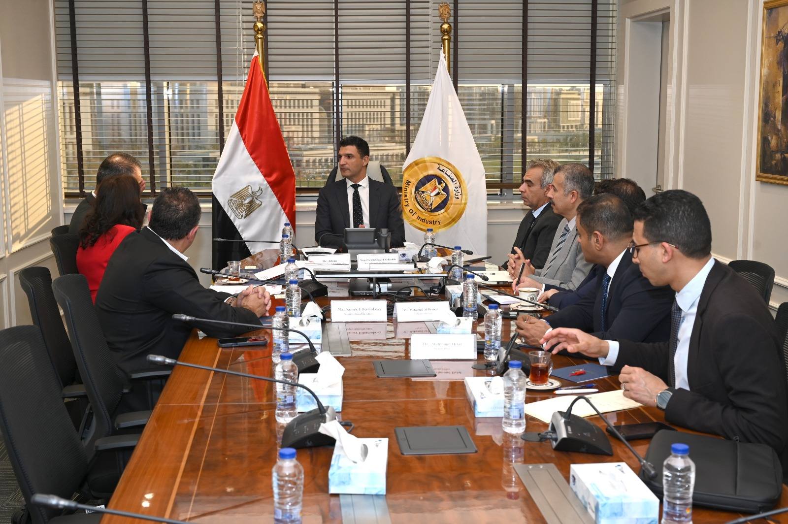 وزير الصناعة يبحث مع كوكاكولا هيلينك مصر الخطط التوسعية بالسوق المصرى