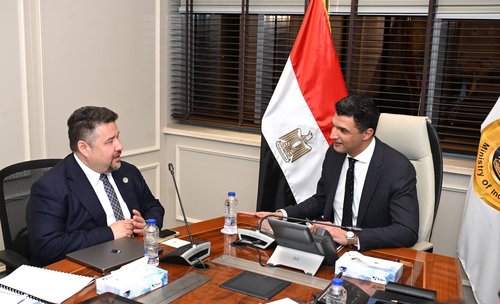 وزير الصناعة يبحث مشروعًا لإنتاج الأمونيا الخضراء باستثمارات 5 مليارات دولار