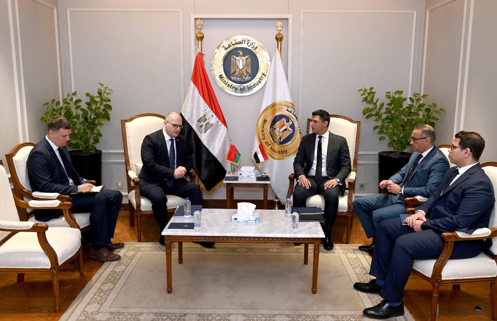 مصر تسعى للاستفادة من الخبرات البيلاروسية في توطين الصناعات الثقيلة محلياً