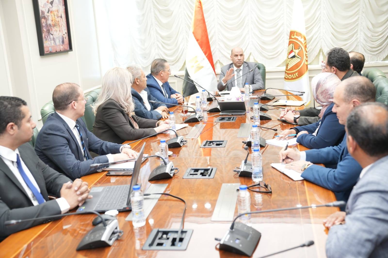 وزير العمل يبحث التعاون مع “أروجلو” التركية للملابس الجاهزة