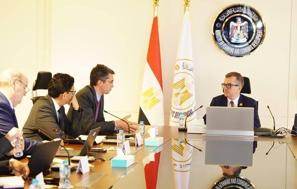 مصر تبحث مع البنك الدولي تطورات إعداد استراتيجية الاستثمار الأجنبي المباشر