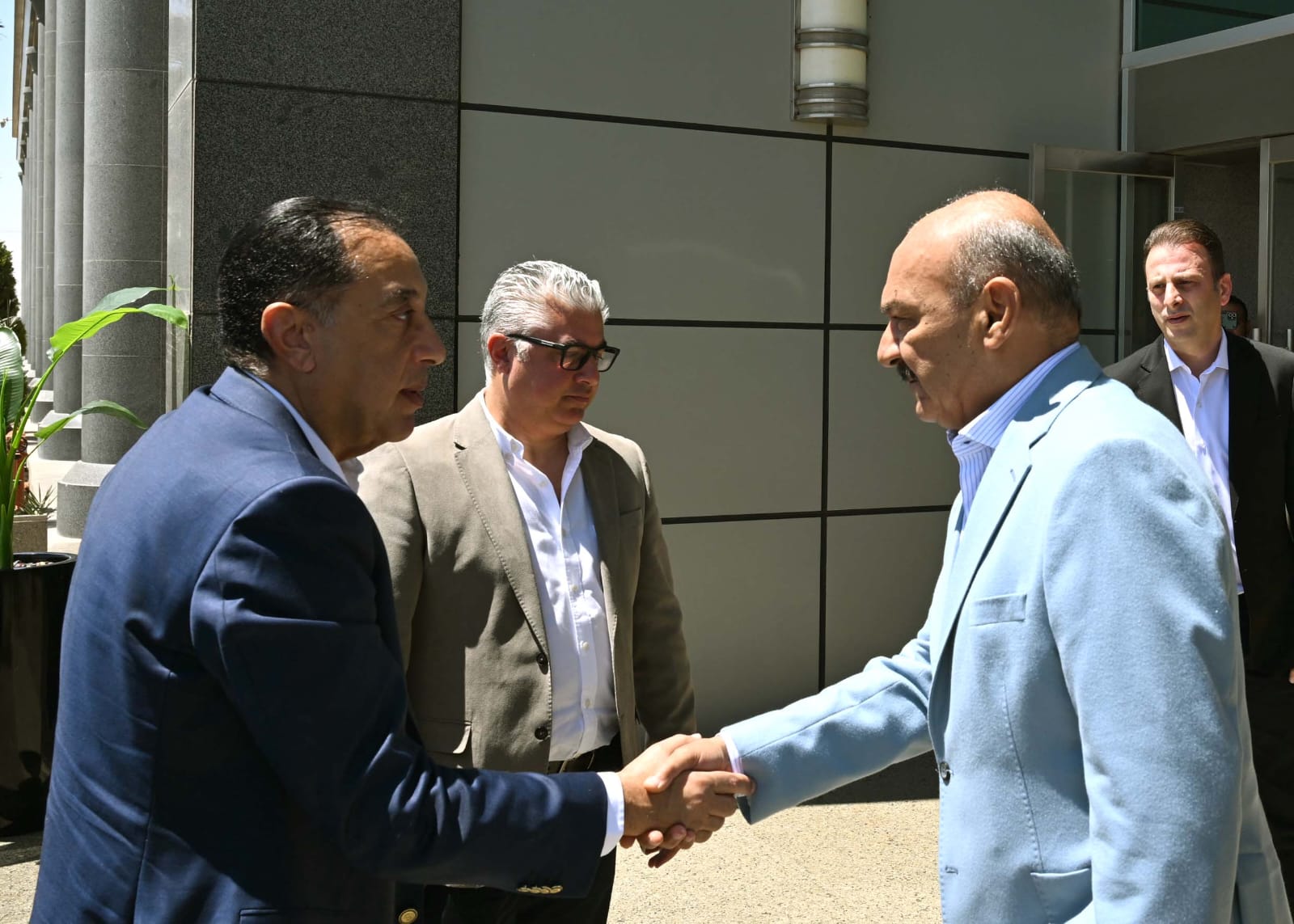 رئيس الوزراء يفتتح 9 مشروعات في "اقتصادية القناة" باستثمارات 182.5 مليون دولار