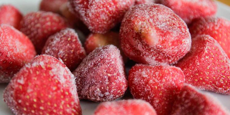 الفراولة المجمدة