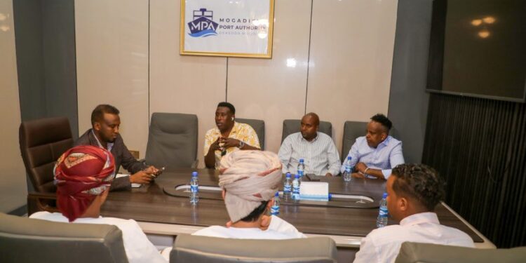 e864e975 0819 4871 9562 88990c80f5fe اجتماع