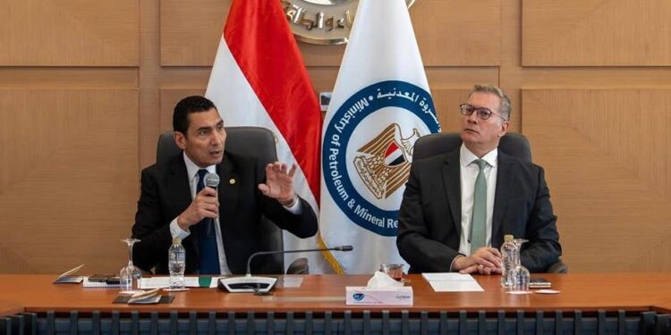 بمشاركة "توتال إنرجيز".. "البترول" و"الرياضة" تناقشان تمكين الكوادر الشابة بقطاع الطاقة