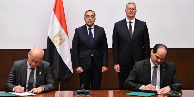 "إيجاس" تتعاون مع "توتال" للبحث عن الغاز بمنطقة غرب البحر المتوسط