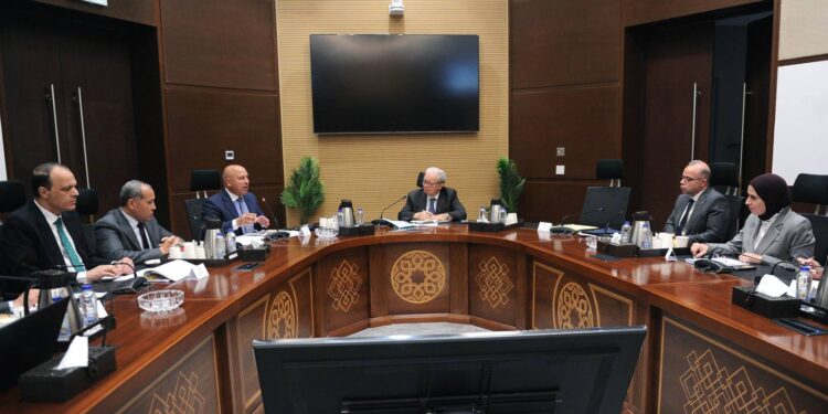 نائب رئيس الوزراء يستعرض الموقف التنفيذي لمشروع القطار الكهربائي السريع