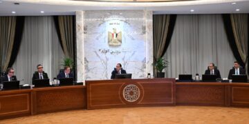 الحكومة تستهدف قيد 8 شركات من قطاع الأعمال في البورصة المصرية