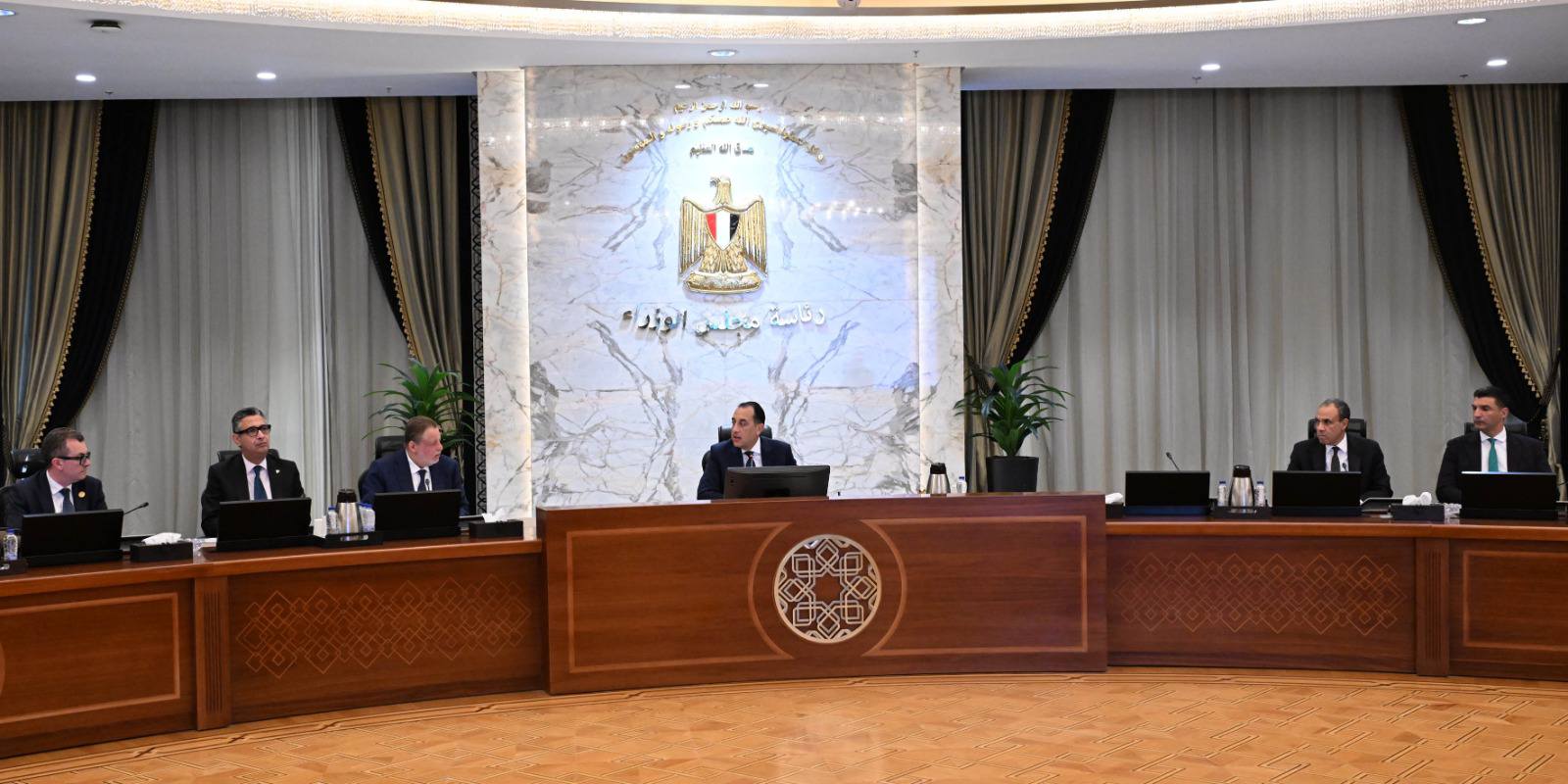 الحكومة تستهدف قيد 8 شركات من قطاع الأعمال في البورصة المصرية