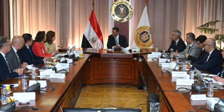 "غوروك" التركية تخطط لتنفيذ مشروع لصناعة المنتجات الزجاجية في مصر