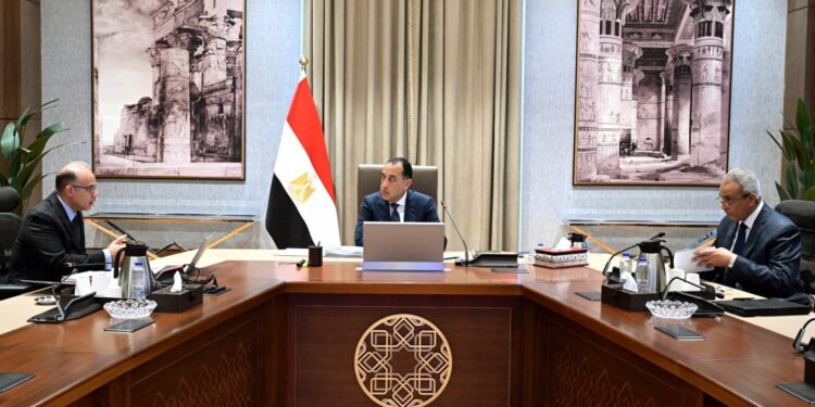 الحكومة تنفذ 7 مناطق استثمارية جديدة لجذب 214 مشروعاً بـ4.11 تريليون جنيه