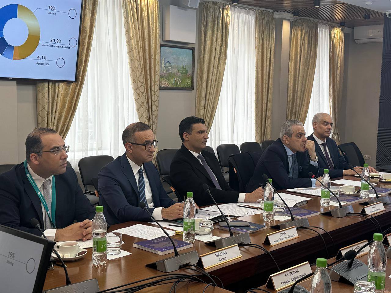 وزير الصناعة يبحث تسريع تنفيذ المنطقة الصناعية الروسية