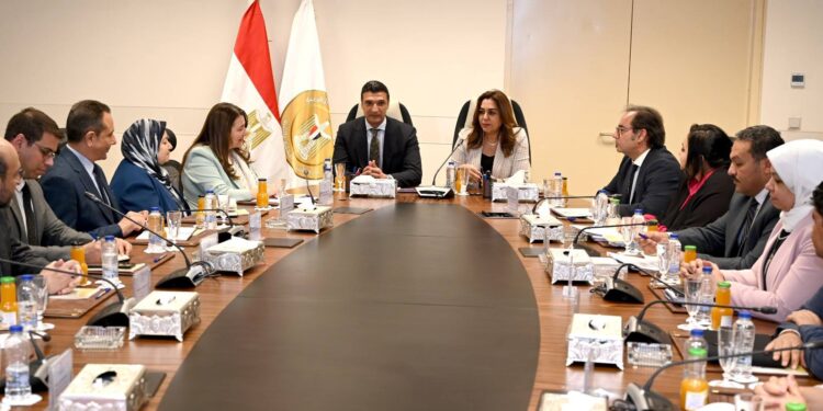 الحكومة تطلق منظومة إلكترونية للبيانات البيئية بالقطاع الصناعي