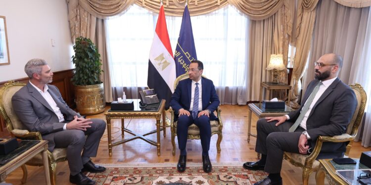 "الاتصالات" تبحث مع "أمازون ويب سيرفيسز" خطط زيادة استثماراتها في مصر