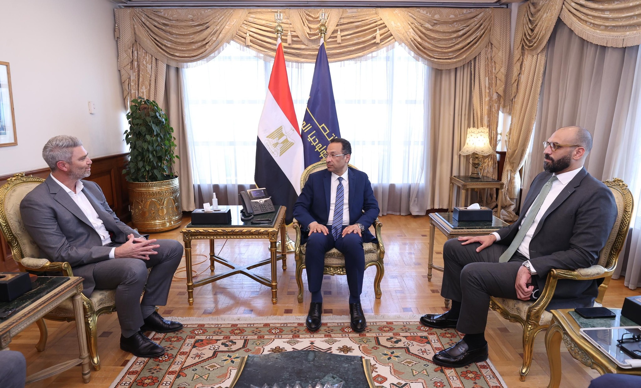 "الاتصالات" تبحث مع "أمازون ويب سيرفيسز" خطط زيادة استثماراتها في مصر