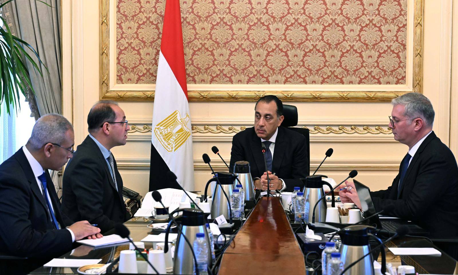 مدبولى يتابع خطة تأمين الوقود لمحطات الكهرباء استعدادًا لعيد الأضحى والصيف