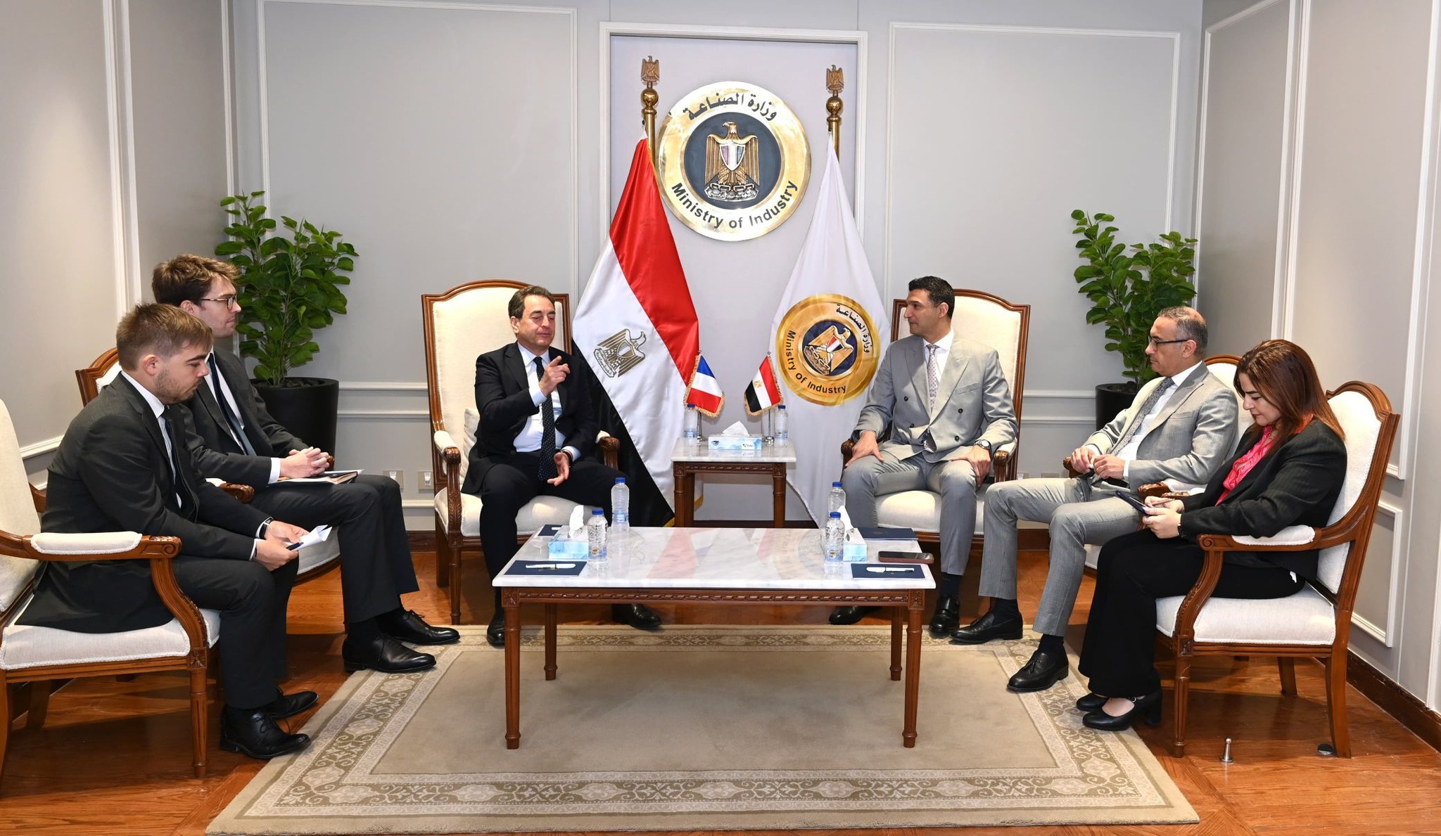 مصر وفرنسا تبحثان تعزيز التعاون الصناعي