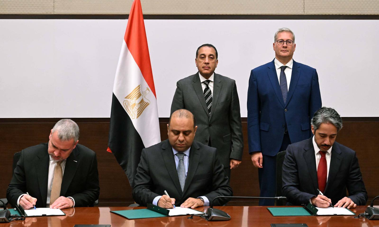 مصر تتعاون مع "إكسون موبيل" و"قطر للطاقة" لربط محطات إسالة الغاز بالاكتشافات القبرصية