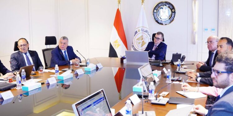 "التخطيط" تبحث سبل تيسير خدمات المدفوعات الإلكترونية
